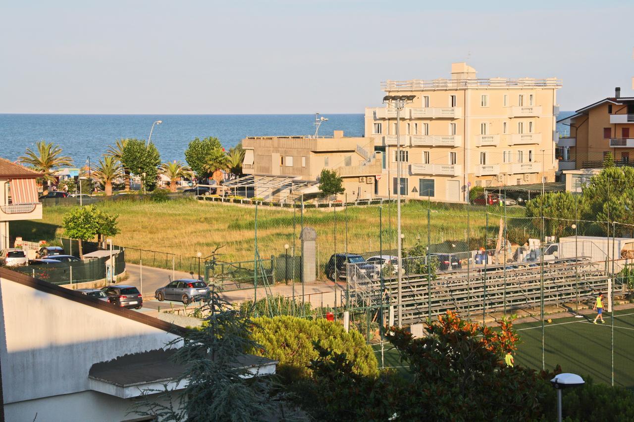 Adria Beach Hotel Alba Adriatica Exterior foto