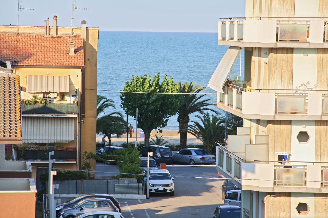 Adria Beach Hotel Alba Adriatica Exterior foto